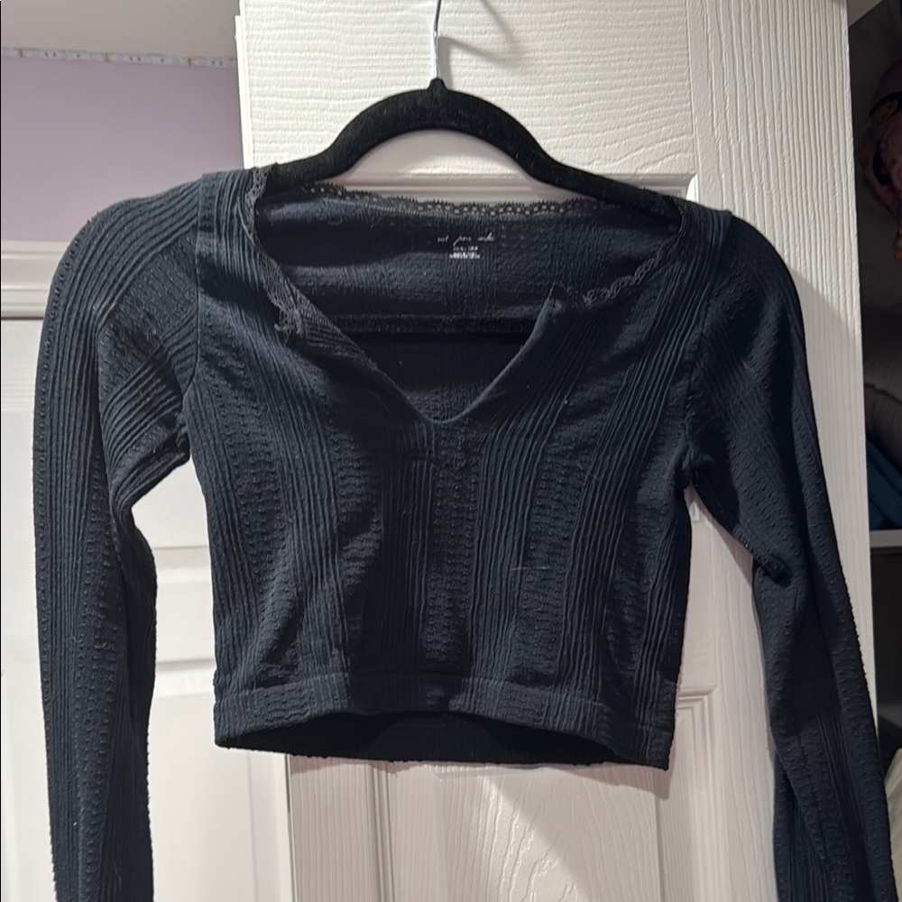 Black Long Sleeve Crop Top
